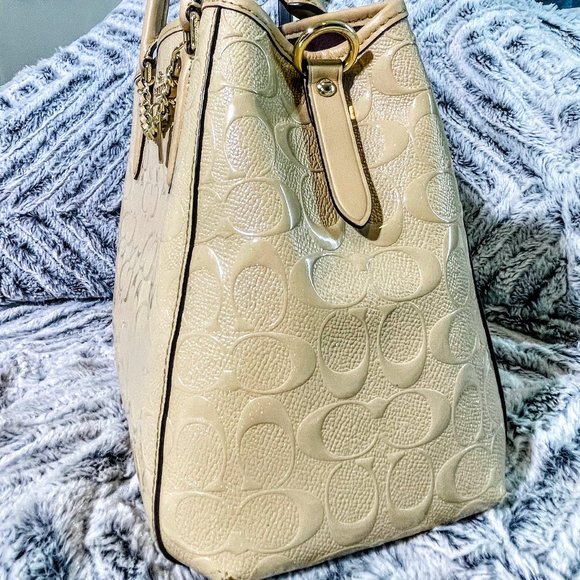 COACH SMALL MARGOT & COACH ACCORDION ZIP WALLET IN SIG DEBOSSED PATENT LEATHER - Picture 5 of 16